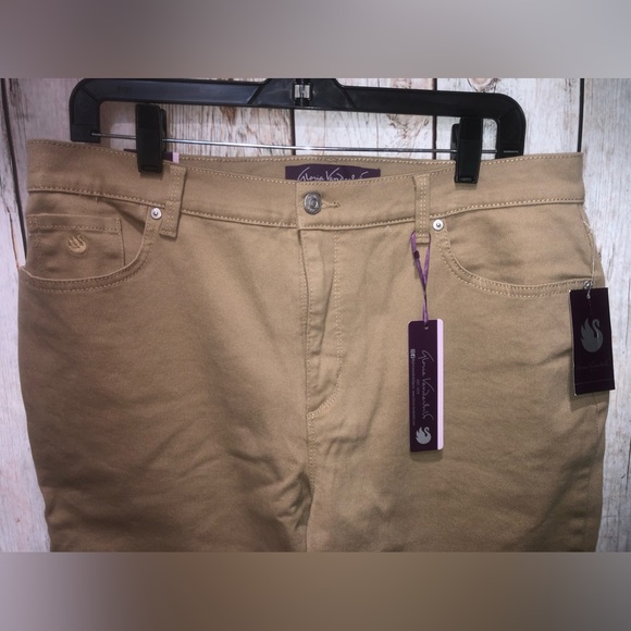 NWT WOMENS GLORIA VANDERBILT AMANDA SLIMMING TAUPE PANTS SIZE 14 SHORT! - Picture 3 of 8